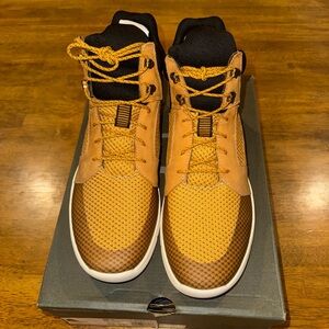 TIMBERLAND MEN'S BOLTERO MID WHEAT CHUKKA BOOTS A1IDA SIZE 10.5 W New In Box